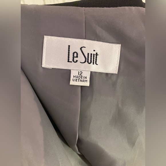 Le Suit Ruffled Blazer - Picture 6 of 8